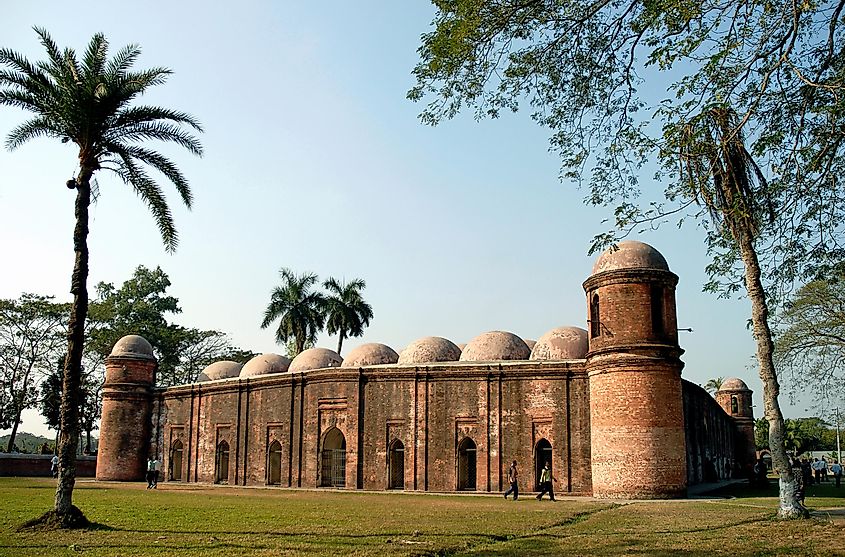 Мечеть «Шестьдесят куполов» в Багерхате, Бангладеш.