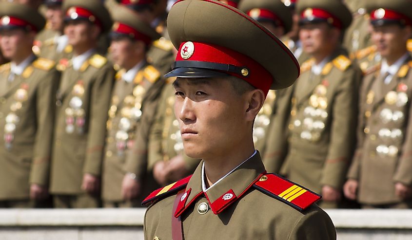 Северокорейский солдат на военном параде в Пхеньяне